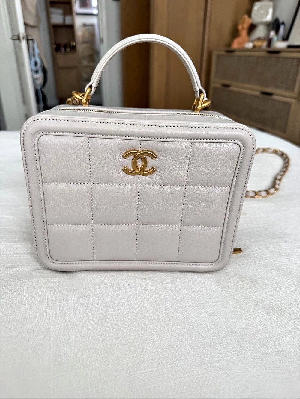 Chanel Vanity Case With Chain Quilted Calfskin Medium White